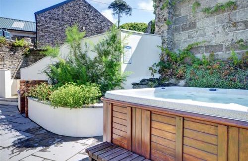 Barnstaple House | Family-Friendly Getaway at The Granary Muddiford