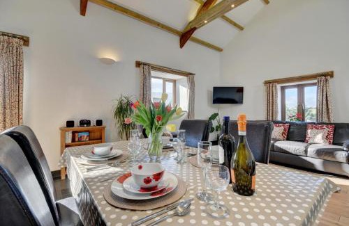 Barnstaple House | Family-Friendly Getaway at The Granary Muddiford