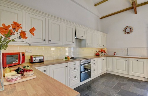Barnstaple House | Unwind at The Granary, Muddiford: Spa & Pet-Friendly Haven