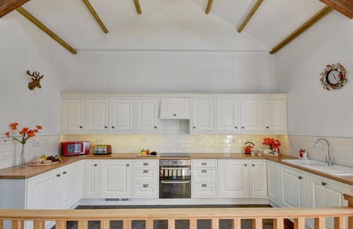 Barnstaple House | Unwind at The Granary, Muddiford: Spa & Pet-Friendly Haven