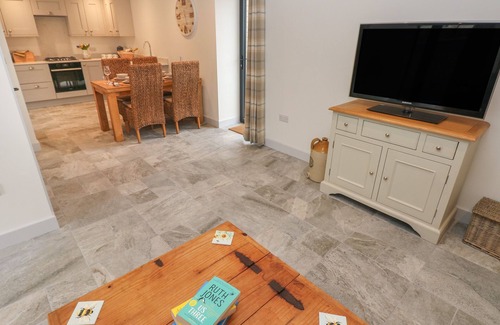 Vale of Glamorgan Cottage | Discover The Granary: Pet-Friendly Retreat with Hot Tub