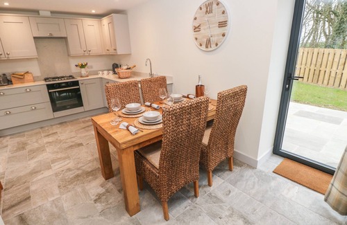 Vale of Glamorgan Cottage | Discover The Granary: Pet-Friendly Retreat with Hot Tub