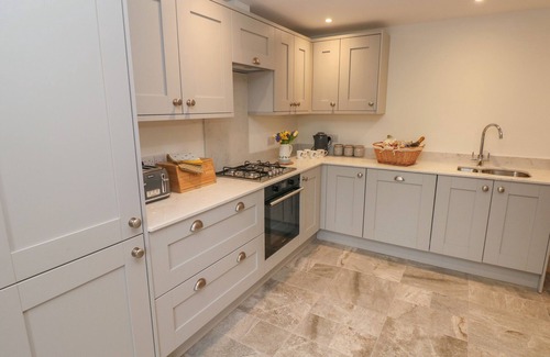Vale of Glamorgan Cottage | Discover The Granary: Pet-Friendly Retreat with Hot Tub