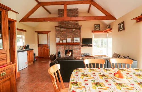 County Waterford Cottage | Pet-Friendly Retreat at The Granary in Lismore, Waterford