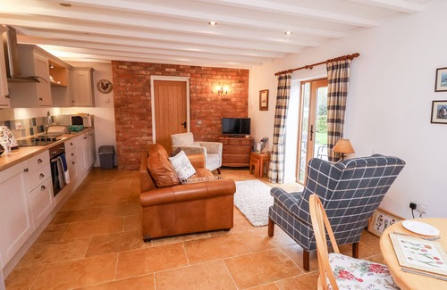 Askham Apartment | Pet-Friendly Getaway at The Granary with Garden Oasis