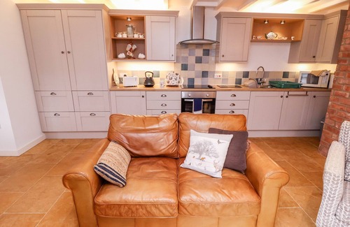 Askham Apartment | Pet-Friendly Getaway at The Granary with Garden Oasis