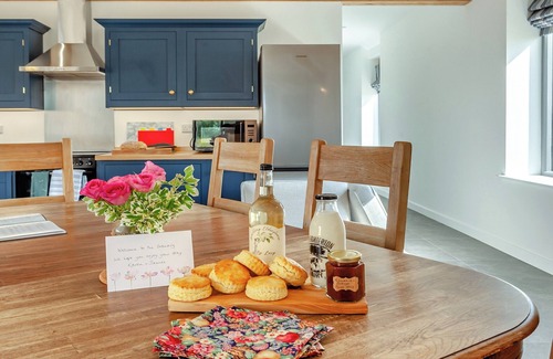 Inchbrook Cottage | Explore the Cotswolds with Family-Friendly Amenities