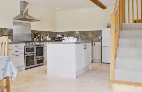 Calne House | Discover Comfort at The Granary - 4-Star Family-Friendly Stay