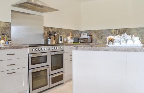 Calne House | Discover Comfort at The Granary - 4-Star Family-Friendly Stay