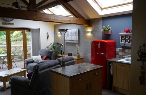 Carleton Apartment | Indulge at The Granary: Hot Tub Retreat near Skipton