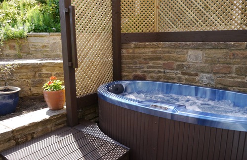 Carleton Apartment | Indulge at The Granary: Hot Tub Retreat near Skipton