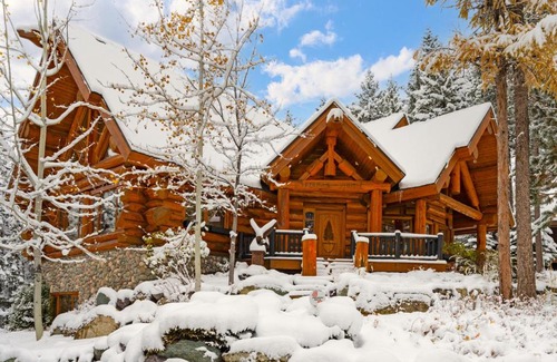 Whitefish House | Discover The Grand Alpine Lodge: Family & Pet Friendly Stay