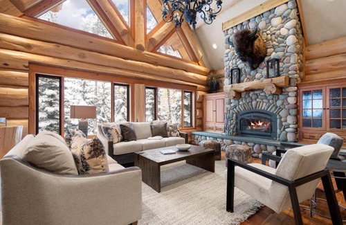 Whitefish House | Discover The Grand Alpine Lodge: Family & Pet Friendly Stay
