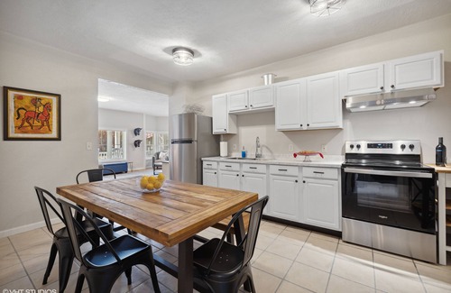 Three Oaks House | Discover The Grand Elm: Perfect Family Retreat in Three Oaks