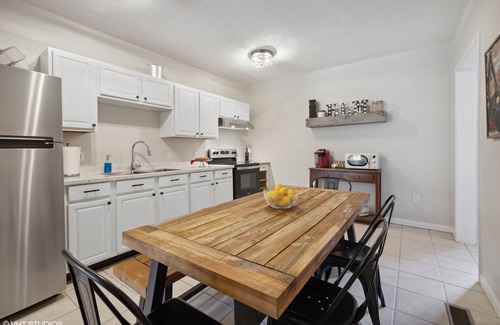 Three Oaks House | Discover The Grand Elm: Perfect Family Retreat in Three Oaks