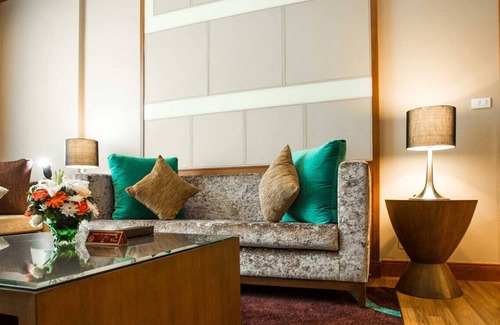 Hua Mak Hotel | Elegant Getaway at The Grand Fourwings Convention Hotel