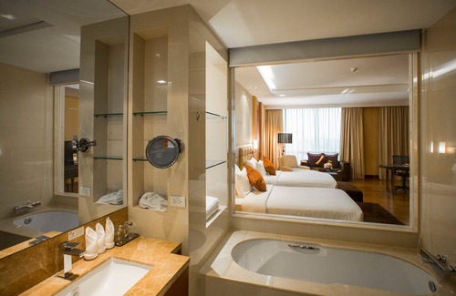 Hua Mak Hotel | Elegant Getaway at The Grand Fourwings Convention Hotel