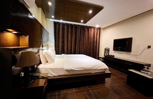 Multan Hotel | Inviting Getaway at The Grand Hotel Multan with Breakfast