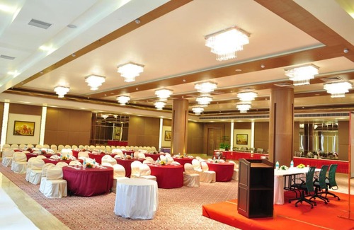 Gomti Nagar Hotel | Explore The Grand JBR: Family-Friendly & Highly Rated Stay