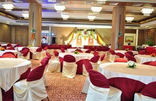 Gomti Nagar Hotel | Explore The Grand JBR: Family-Friendly & Highly Rated Stay