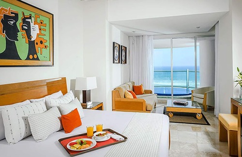 Playa Diamante Resort | THE GRAND MAYAN TWO BEDROOM SUITE in Acapulco with WiFi, AC and Plunge Pool