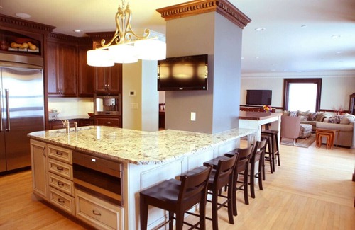 Downtown Lincoln Apartment | Indulge in The Grand Manse Penthouse - Downtown Retreat