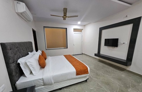 Mehandipur Hotel | Budget-Friendly Stay at Mehandipur Residency by Tathaastu