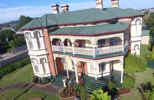 Devonport Bed & Breakfast | Discover The Grand On Macfie: 4-Star Family Haven