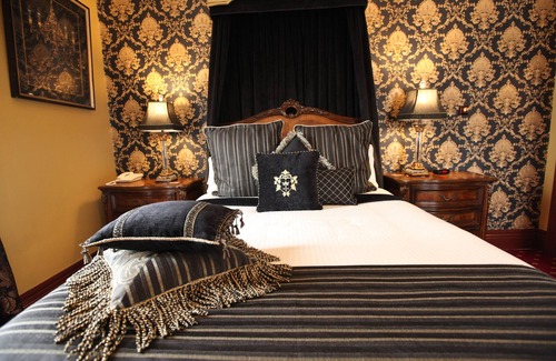 Devonport Bed & Breakfast | Experience The Grand On Macfie: 4-Star Retreat with Breakfast