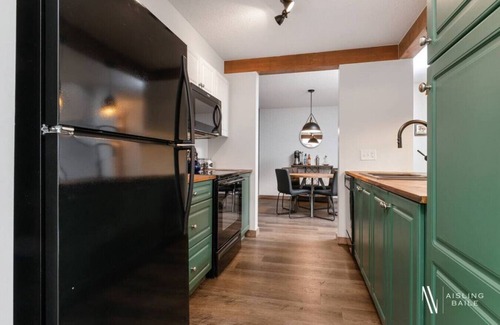East Kootenay Condo | Experience The Grand Peak: Hot Tub, Pool & Gym Await