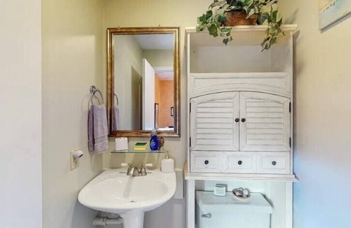 Eureka Springs Historic District Hotel | Experience The Grand Suite at Tradewinds - 10/10 Rated!