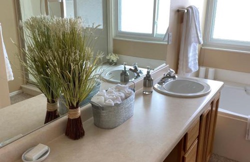 South Jordan House | Discover The Grand: Family & Pet-Friendly Comfort Await