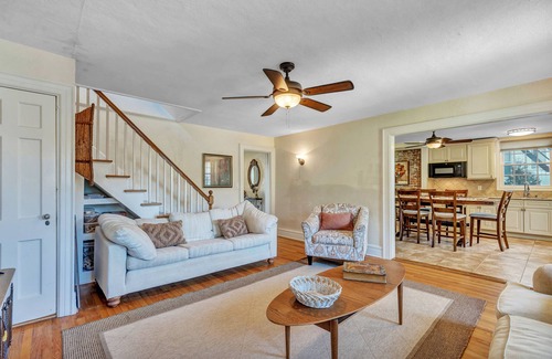 Niantic House | Experience The Grand Victorian Guest House by the Beach