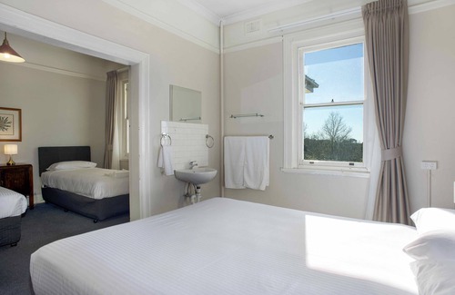Wentworth Falls Hotel | Discover The Grand View Hotel: Perfect for Family Getaways