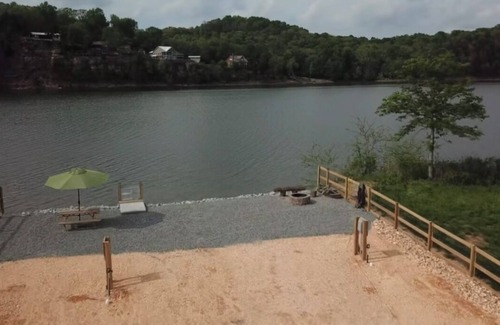 Flatwoods RV Rental | Experience The Grand View by Kentucky Lake with Breakfast