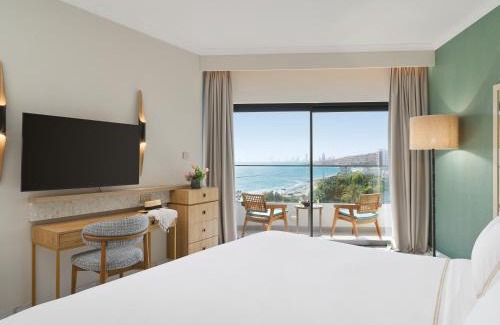 Limassol Resort | GrandResort by Leonardo Hotels: Oceanfront Bliss Awaits