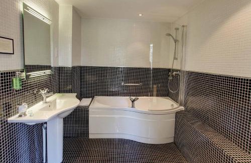 Oborne Hotel | Elegant Stay at The Grange: Top-Rated & Family-Friendly