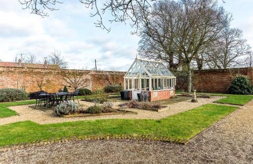 Sculthorpe House | Elegant Getaway at The Grange Farmhouse - 5-Star Stay