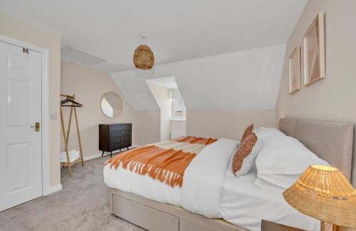 Martlesham Heath House | Elegant Escape at The Grange Luxe3 - Pet & Child Friendly