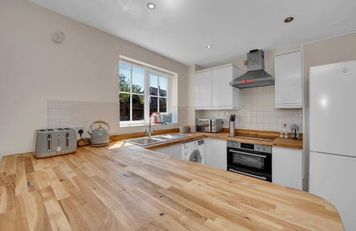 Martlesham Heath House | Elegant Escape at The Grange Luxe3 - Pet & Child Friendly