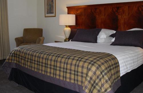 Grangemouth Hotel | Discover Comfort at The Grange Manor - 4-Star Stay