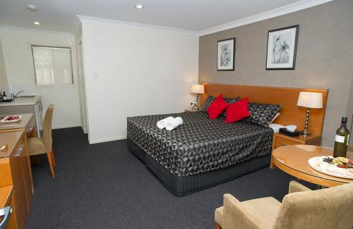 Denman Hotel | Experience Comfort at The Grapevine Motel - 4 Star Retreat
