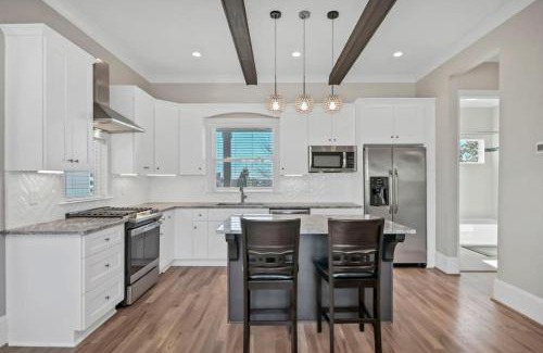 Arsenal Hill House | Inviting Escape at The Graveyard - Downtown, 4-Star Hotel