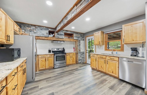 Mount Juliet Cabin | Idyllic A-Frame Cabin with Pool & Lake Views near Nashville