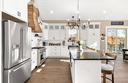 Smithsburg Cabin | Experience The Great Escape Lodge with Mountain Views