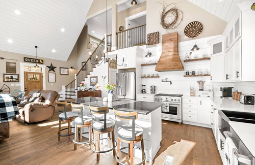 Smithsburg Cabin | Experience The Great Escape Lodge with Mountain Views