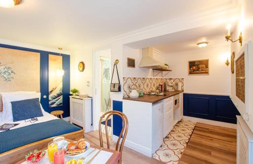 Le Ban-Saint-Martin Apartment | Inviting The Great Wave: Terrace & Parking for Families