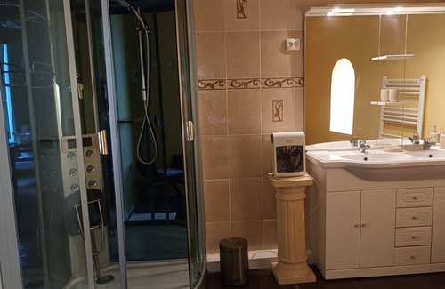 Ferrals-les-Corbieres House | Relax in The Green Suite with a Beautiful Garden Retreat