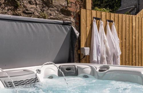 Downpatrick House | Outstanding Stay at The Green Door with Hot Tub Access