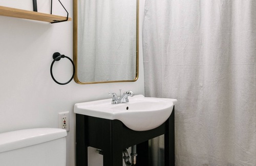 Brecksville House | Experience The Green Door Guesthouse Near Cuyahoga Valley